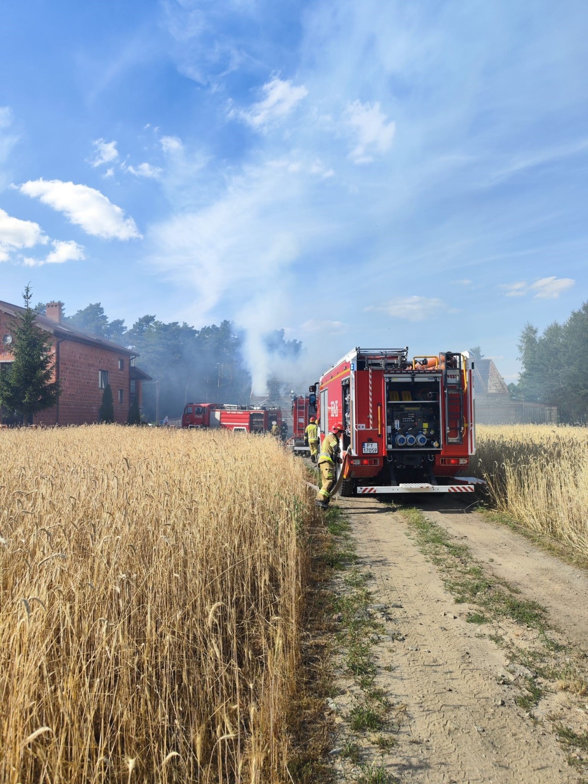 Trudna akcja gaśnicza w Biczu. Pożar w budynku gospodarczym