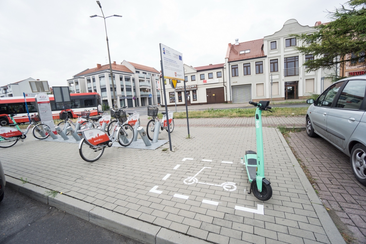 W mieście będą parkingi dla hulajn&oacute;g. Ale nie wszystkie będą obowiązkowe