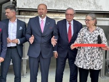 To nie film. Reżyser Krzysztof Zanussi na otwarciu oczyszczalni ściek&oacute;w