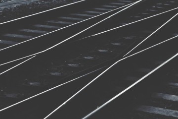 Nocna tragedia w Kole. Piętnastolatek potrącony przez pociąg