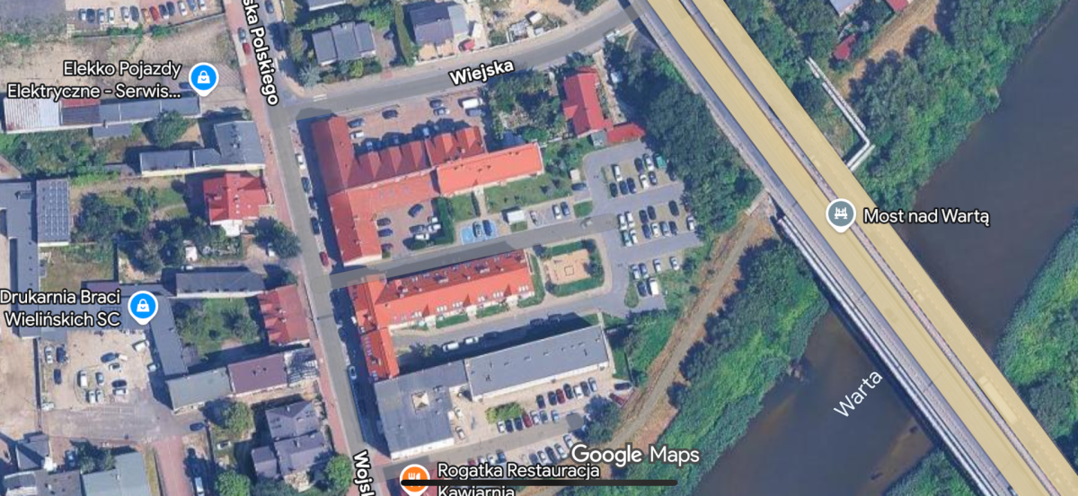 Parking za kamienicami MTBS przy ul. Wojska Polskiego dostępny dla wszystkich