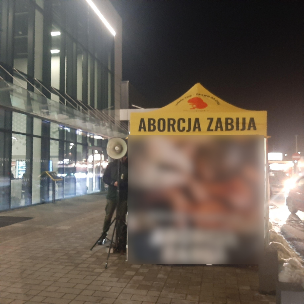 &bdquo;Na glebę!&rdquo; &ndash; uczestnik zgromadzenia powalony i spryskany gazem