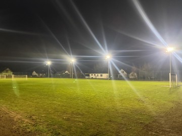 Nowe oświetlenie na boisku w Sompolnie. Treningi już wkr&oacute;tce