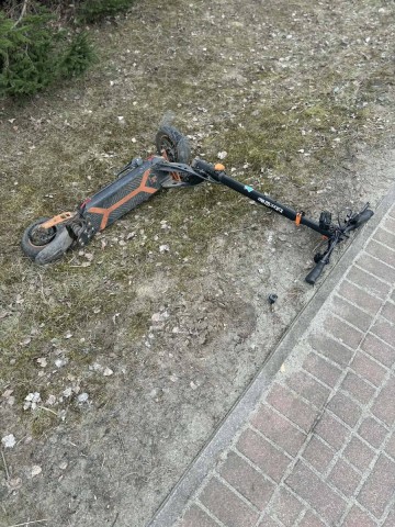 Kramsk. Siedemnastolatek potrącony na hulajnodze. Trafił do szpitala