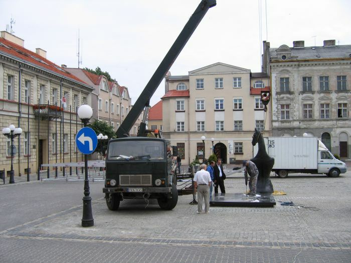 Koń stanie na rynku