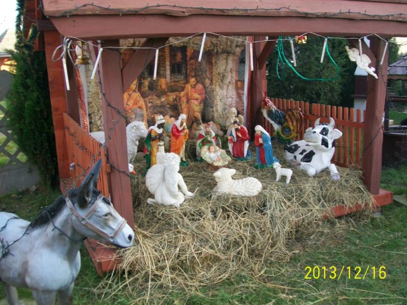 Szopka w ogrodzie