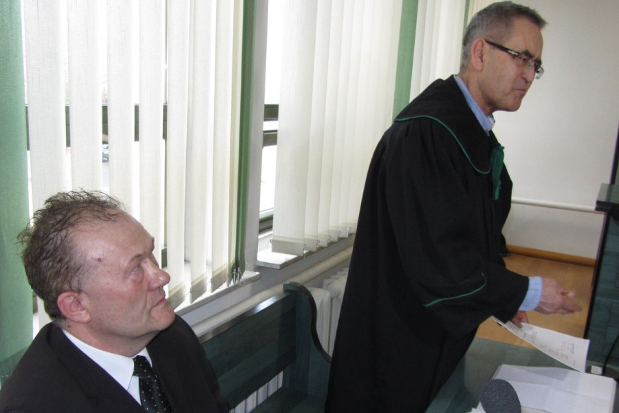 Żąda zadośćuczynienia od brata mordercy