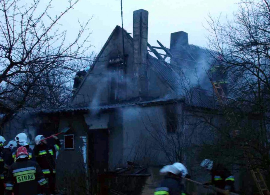 Dwudziestu strażaków gasiło pożar w Buszkowie