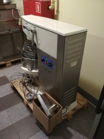 Miesiarko-ubijaczka uniwersalna