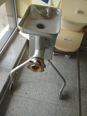 Urządzenie "WILK" do mielenia maku, mięsa itp.