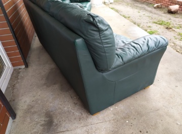 Sprzedam dwie sofy 2,3 ze sk&oacute;ry