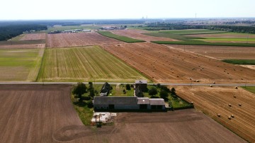 Okolice Ślesina – Dom z zabudowaniami gospodarczymi