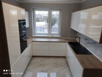 Szybko-tanio-solidnie: szafy