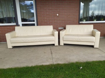 Sprzedam 2 sofy ze skóry