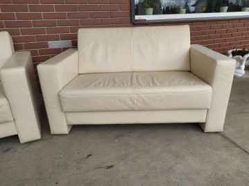 Sprzedam 2 sofy ze skóry