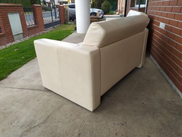 Sprzedam 2 sofy ze skóry