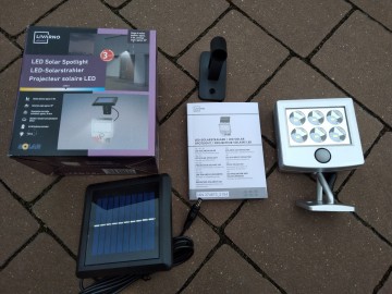 Lampa solarna LED z czujnikiem ruchu i zmierzchu