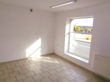 Ślesin - Lokal handlowo-usługowy  &ndash; przy Rynku