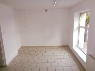 Ślesin - Lokal handlowo-usługowy  &ndash; przy Rynku