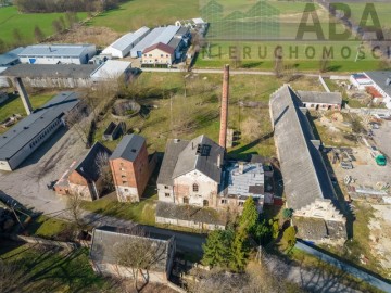 Nieruchomość komercyjna z potencjałem inwestycyjnym w Dobrej