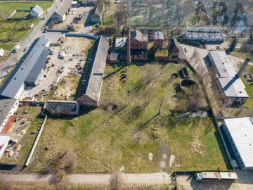 Nieruchomość komercyjna z potencjałem inwestycyjnym w Dobrej