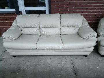 Sprzedam 2 sofy ze sk&oacute;ry