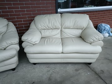 Sprzedam 2 sofy ze sk&oacute;ry