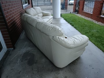 Sprzedam 2 sofy ze sk&oacute;ry