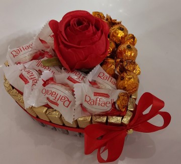 Torty ze słodyczy boxy bukiety upominki prezenty