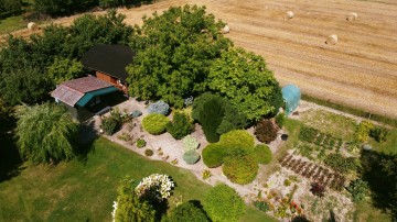 Działka z domkami letniskowymi