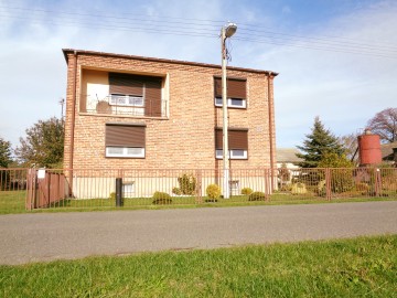 Okolice Ślesina &ndash; Dom z zabudowaniami gospodarczymi