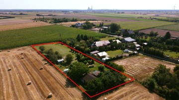 Działka z domkami letniskowymi