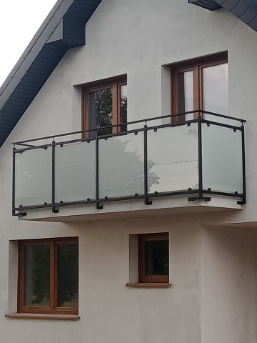 Balustrady ze stali czarnej i nierdzewnej