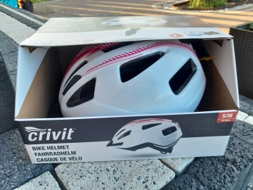 Kask rowerowy CRIVIT S/M z tylną lampką. Nowy