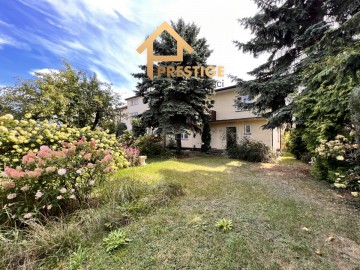 Dom w zabudowie bliźniaczej na os. Lask&oacute;wiec w Koninie