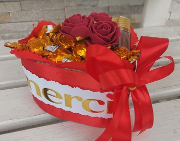 Torty ze słodyczy boxy bukiety upominki prezenty