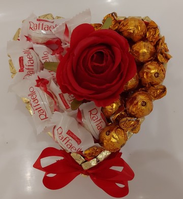 Torty ze słodyczy boxy bukiety upominki prezenty