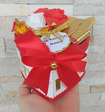 Torty ze słodyczy boxy bukiety upominki prezenty