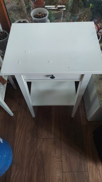 Stolik nocny IKEAbiały szuflada posiadam 1szt 150zł/szt