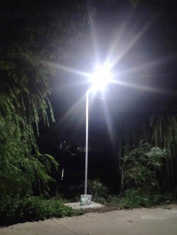 Solarna lampa uliczna