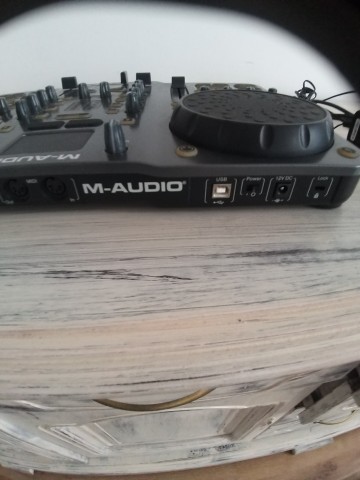 DJ CONTROLEJ M-AUDIO