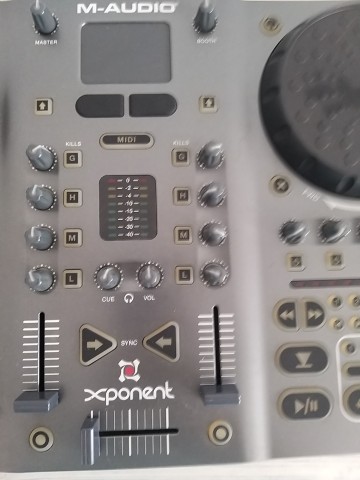 DJ CONTROLEJ M-AUDIO