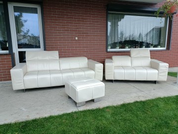 Sprzedam dwie sofy 2,3 ze skóry