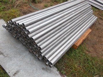 Słupki ogrodzeniowe ocynkowane fi 50 mm dł. 2m gr. 2mm