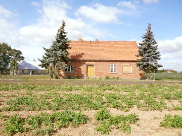 Gmina Ślesin – Dom w sąsiedztwie jeziora