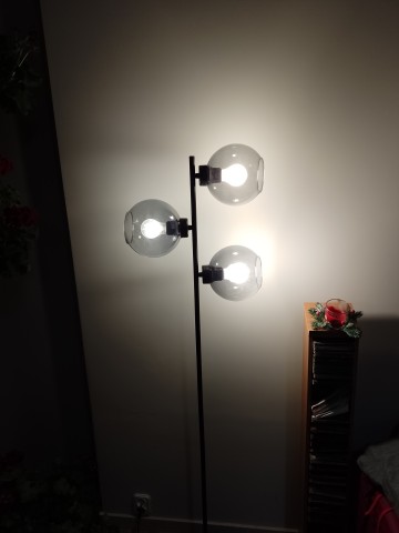 Lampa podłogowa