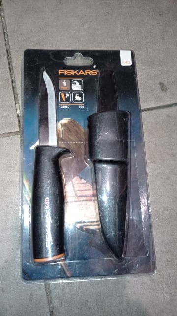 N&oacute;ż uniwersalny K40 Fiskars