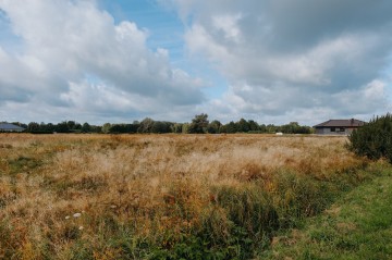 Sprzedam działkę budowlaną – 10 arów (Krzymów)