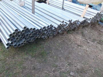 Słupki ogrodzeniowe ocynkowane fi 55 mm, dł. 2 m, 26zł/szt.