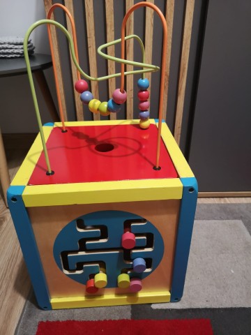 Sprzedam dużą kostkę edukacyjną